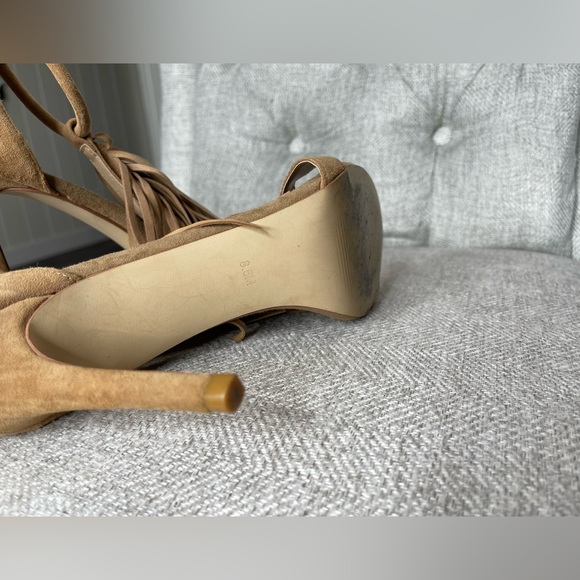 Steve Madden Tan Fringe Leather Heels Womens Shoe Open Toe Size 8.5 - Picture 3 of 4